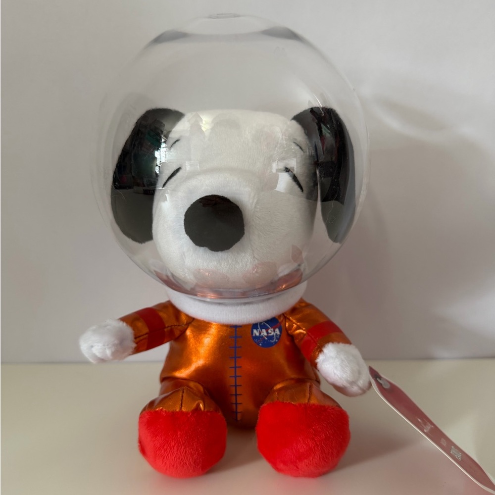 Hallmark Peanuts Snoopy NASA Astronaut Plush with Helmet Peanuts NWT New W Tag